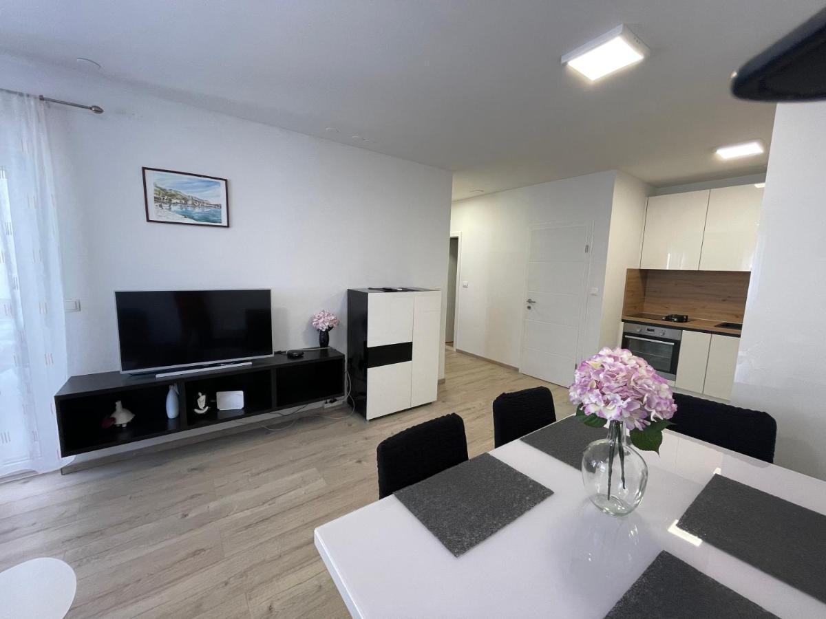The Big Terrace Apartment Makarska Exterior photo